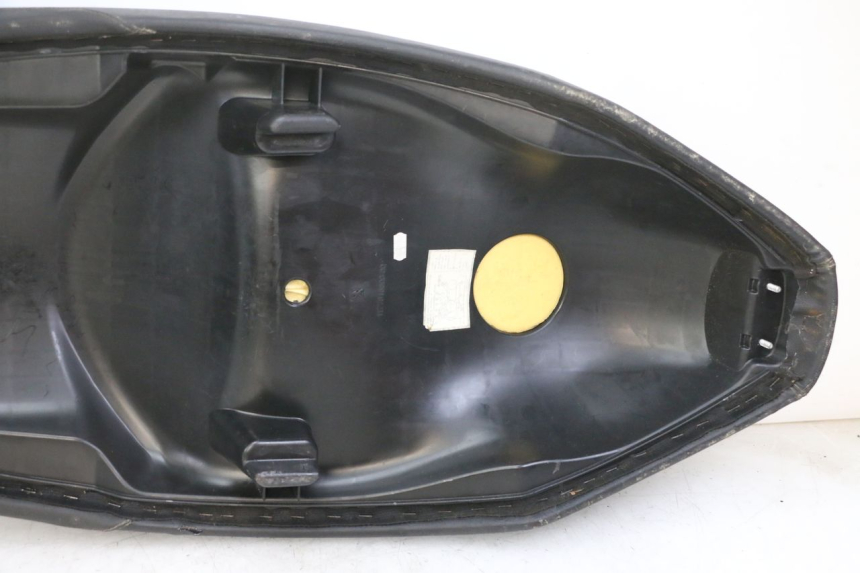 photo de SIEDZENIE PEUGEOT CITYSTAR 2T 50 (2018 - 2021) - Zbliżenie komponentów