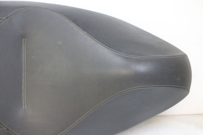 photo de SIEDZENIE PEUGEOT CITYSTAR 2T 50 (2018 - 2021) - Struktura - zbliżenie