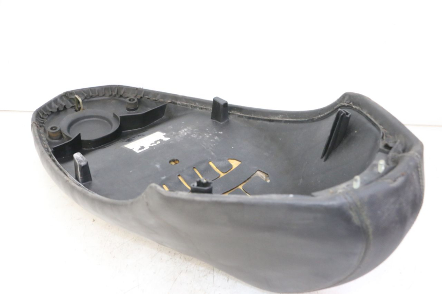 photo de SIEDZENIE PEUGEOT KISBEE 2T 50 (2010 - 2017) - Oznaczenia i referencje