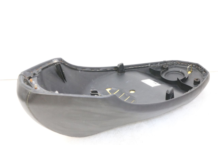 photo de SIEDZENIE PEUGEOT KISBEE 4T 50 (2018 - 2022) - Stan powierzchni