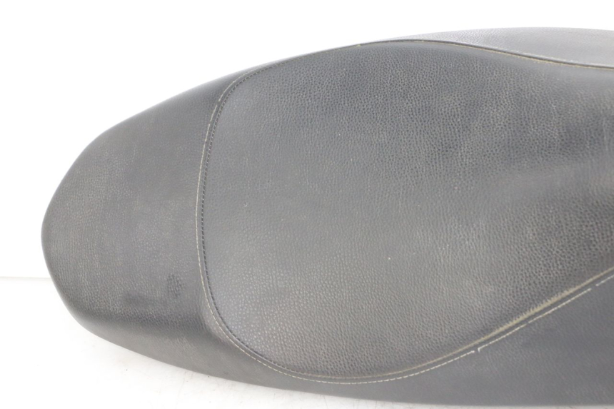 photo de SIEDZENIE PEUGEOT KISBEE 4T 50 (2018 - 2022) - Struktura - zbliżenie