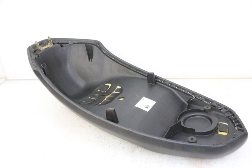 photo de SIEDZENIE PEUGEOT KISBEE 4T 50 (2018 - 2022) - Stan powierzchni