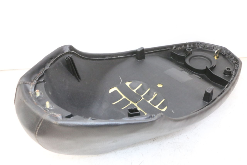 photo de SIEDZENIE PEUGEOT KISBEE 4T 50 (2010 - 2017) - Zbliżenie techniczne