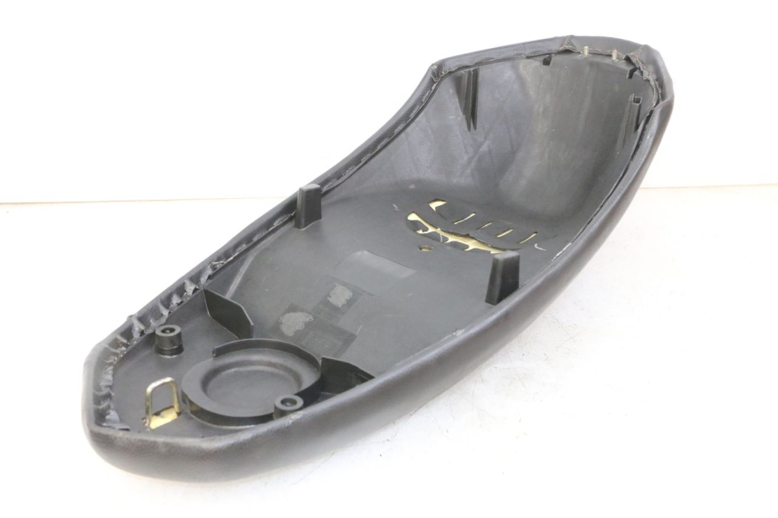 photo de SIEDZENIE PEUGEOT KISBEE 4T 50 (2010 - 2017) - Oznaczenia i referencje