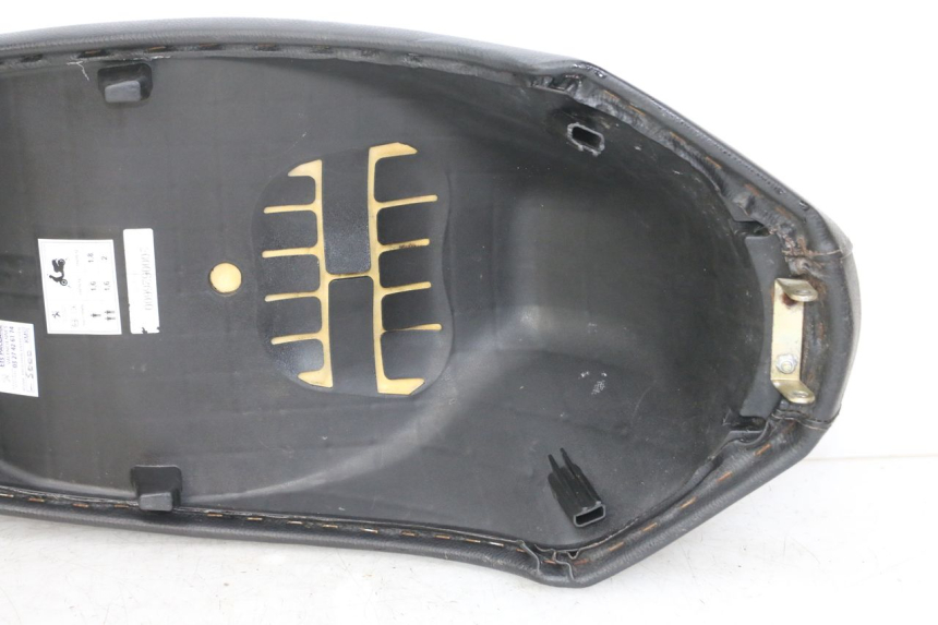 photo de SIEDZENIE PEUGEOT STREETZONE 4T 50 (2018 - 2023) - Zbliżenie komponentów