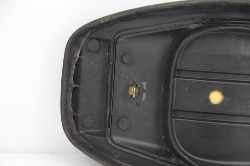 photo de SIEDZENIE TNT MOTOR ROMA 10' 4T 50 (2007 - 2018) - Szczegóły charakterystyczne