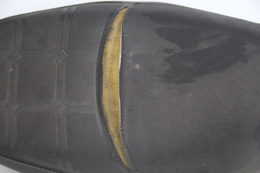 photo de SIEDZENIE TNT MOTOR ROMA 10' 4T 50 (2007 - 2018) - Zoom stanu zużycia