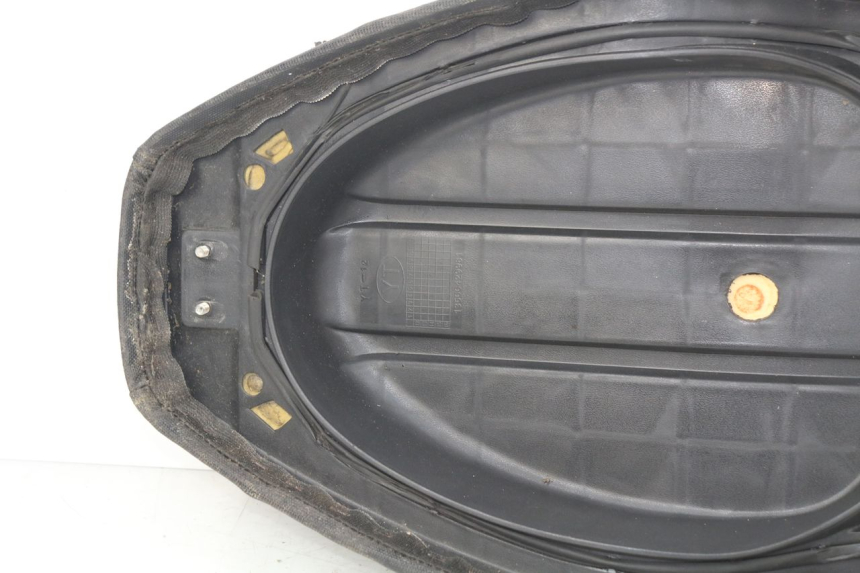 photo de SIEDZENIE TNT MOTOR ROMA 10' 4T 50 (2007 - 2018) - Szczegóły charakterystyczne