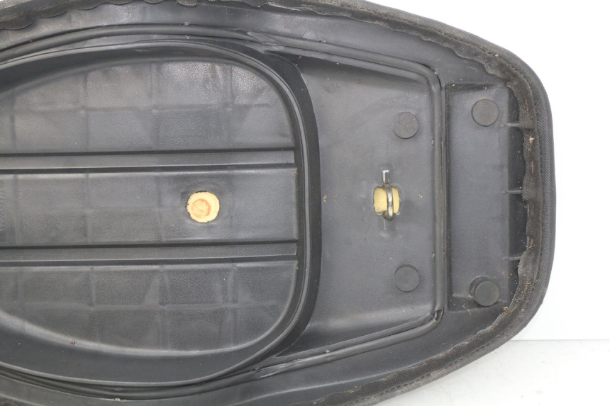 photo de SIEDZENIE TNT MOTOR ROMA 10' 4T 50 (2007 - 2018) - Zbliżenie komponentów