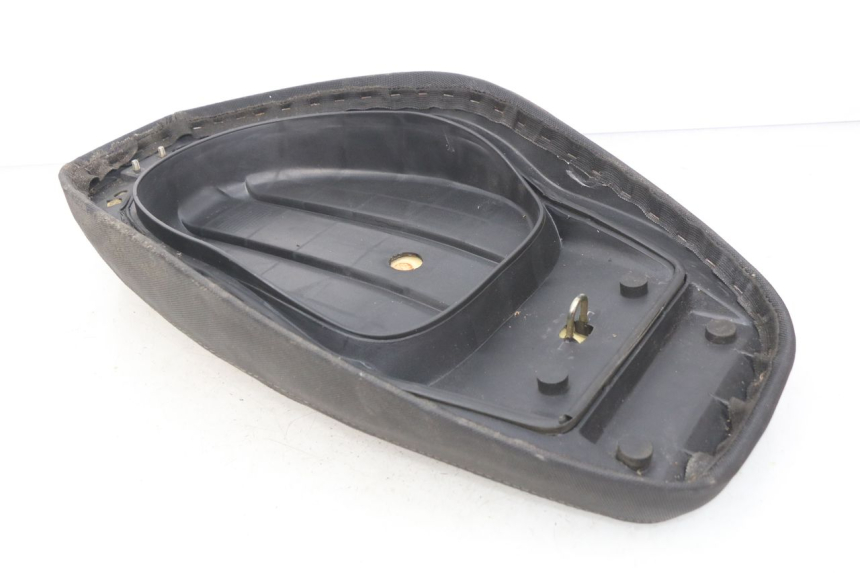 photo de SIEDZENIE TNT MOTOR ROMA 10' 4T 50 (2007 - 2018) - Zoom stanu zużycia