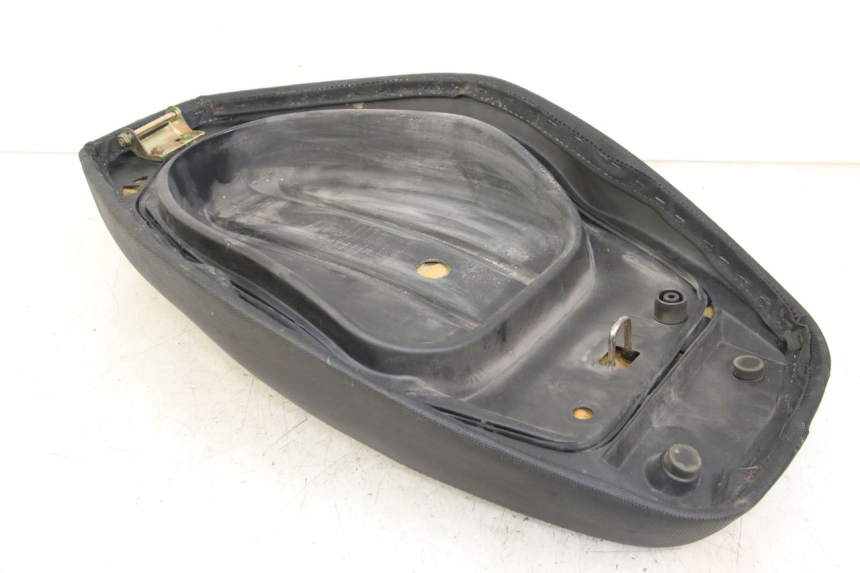 photo de SIEDZENIE TNT MOTOR ROMA 10' 4T 50 (2007 - 2018) - Zbliżenie techniczne