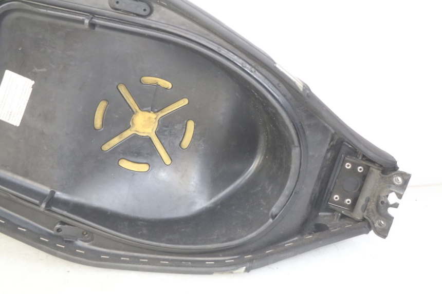 photo de SIEDZENIE GILERA RUNNER SP 50 (2009 - 2017) - Zbliżenie komponentów