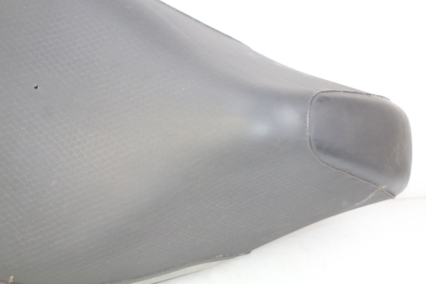 photo de SIEDZENIE GILERA RUNNER SP 50 (2009 - 2017) - Struktura - zbliżenie