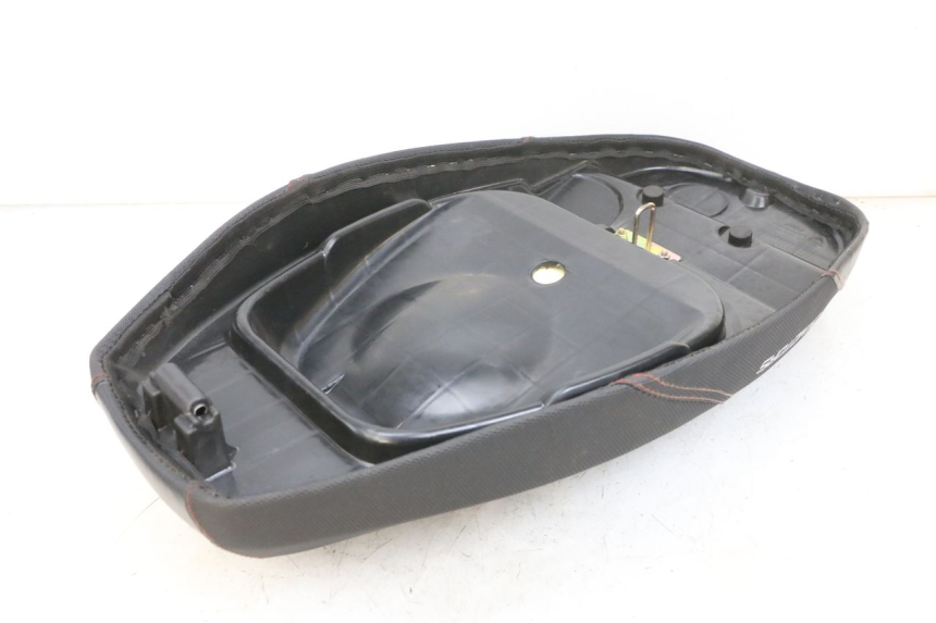 photo de SIEDZENIE JM MOTORS SANTANA EVO 50 (2024 - 2026) - Szczegół części