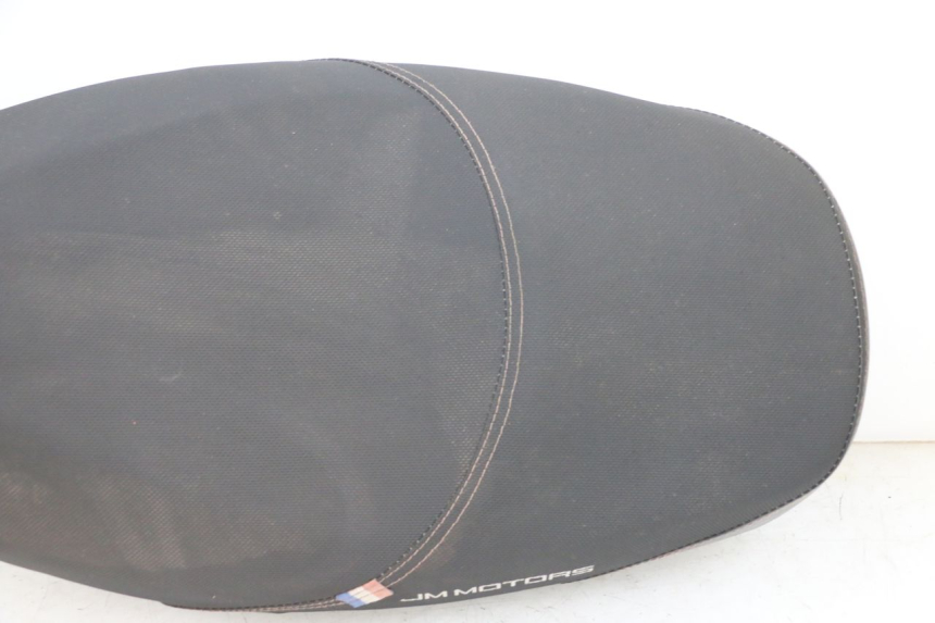 photo de SIEDZENIE JM MOTORS SANTANA EVO 50 (2024 - 2026) - Szczegóły charakterystyczne