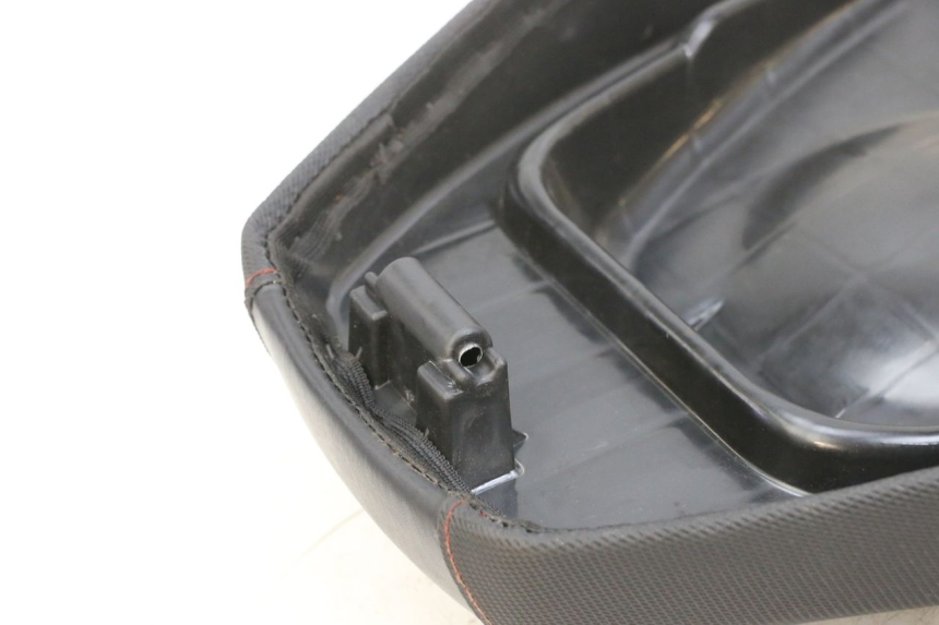 photo de SIEDZENIE JM MOTORS SANTANA EVO 50 (2024 - 2026) - Zoom stanu zużycia