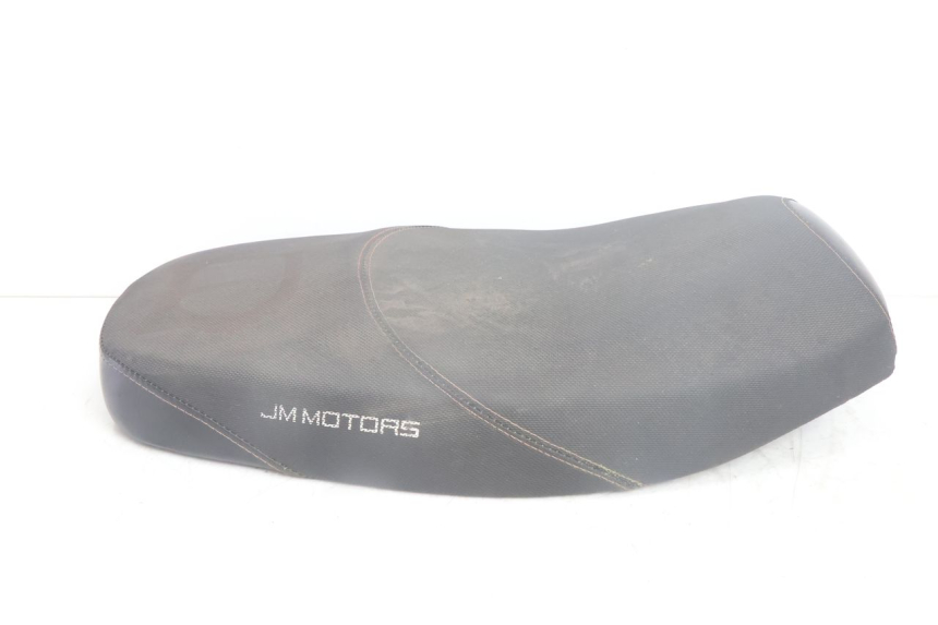 photo de SIEDZENIE JM MOTORS SANTANA EVO 50 (2024 - 2026) - Stan powierzchni