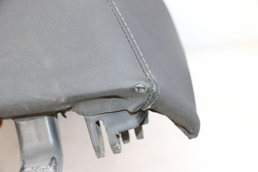 photo de SIEDZENIE PEUGEOT SATELIS 125 (2013 - 2018) - Zbliżenie komponentów