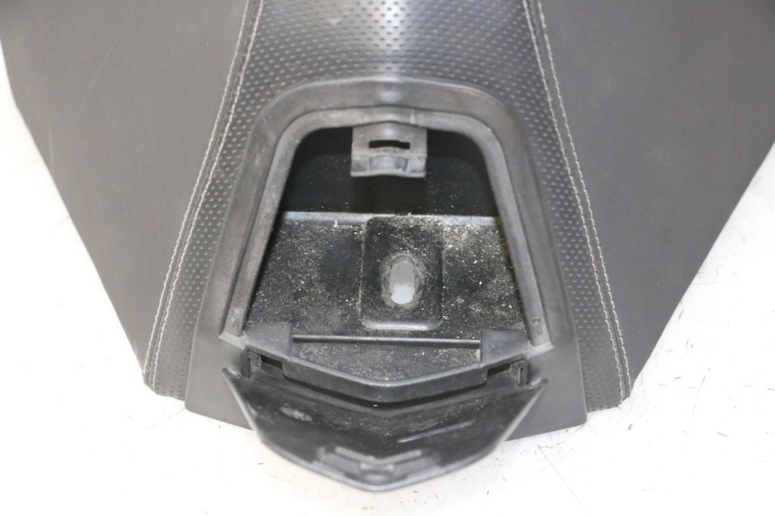 photo de SIEDZENIE PEUGEOT SATELIS 125 (2013 - 2018) - Inny kąt widzenia