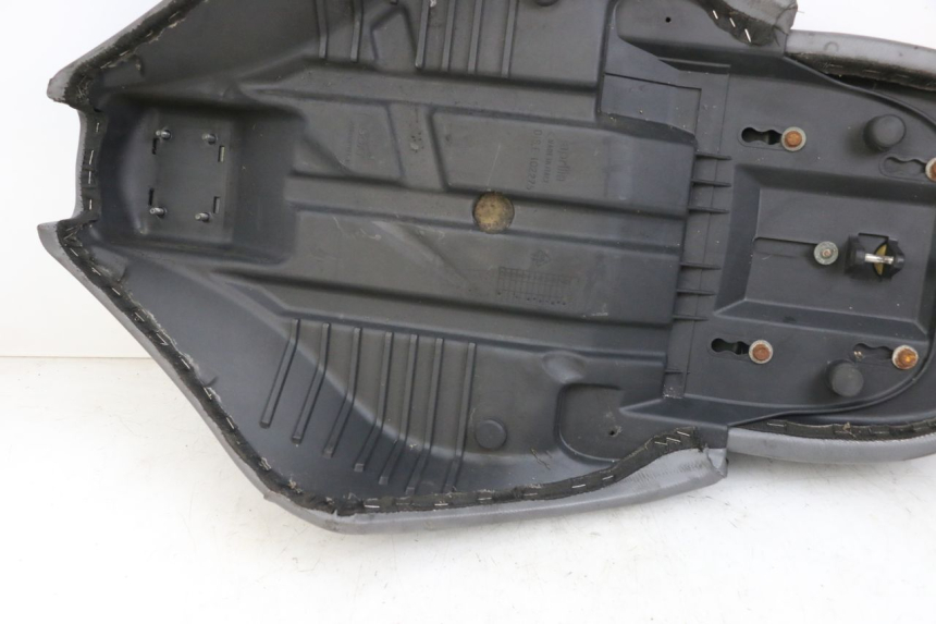 photo de SIEDZENIE APRILIA SCARABEO GT 125 (1999 - 2007) - Inny kąt widzenia