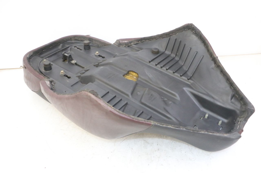 photo de SIEDZENIE APRILIA SCARABEO GT TOURING 125 (1999 - 2005) - Szczegół części