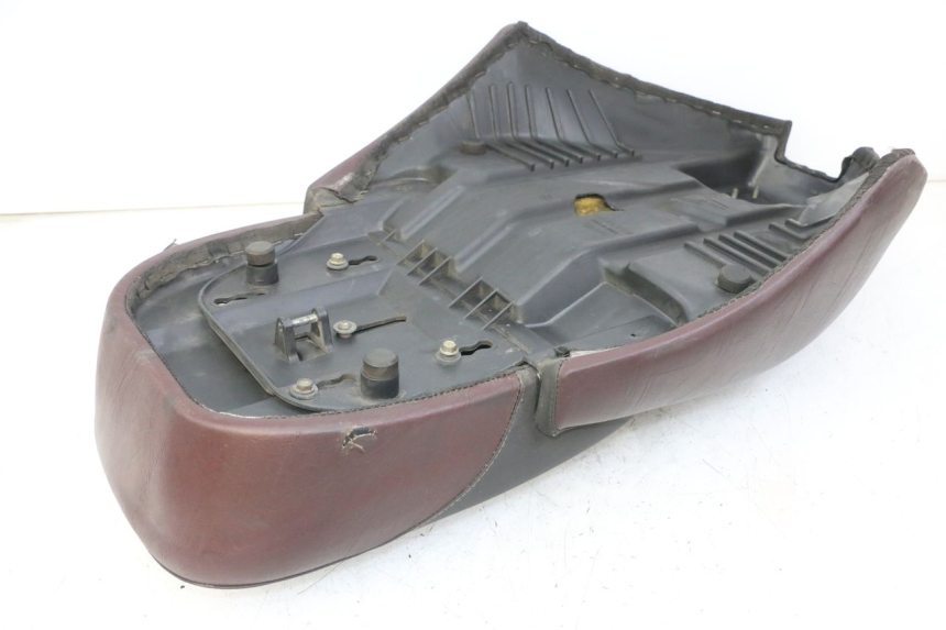 photo de SIEDZENIE APRILIA SCARABEO GT TOURING 125 (1999 - 2005) - Zoom stanu zużycia