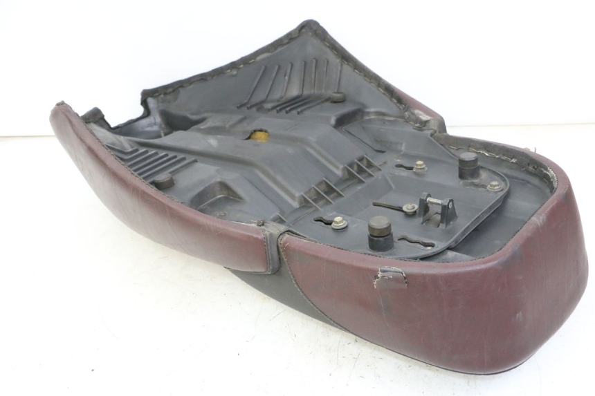 photo de SIEDZENIE APRILIA SCARABEO GT TOURING 125 (1999 - 2005) - Zbliżenie techniczne