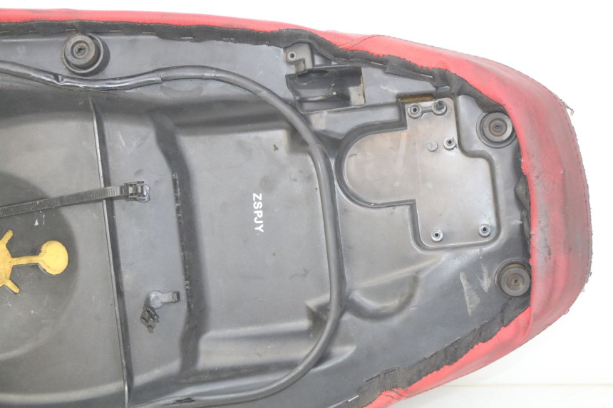 photo de SIEDZENIE APRILIA SR 2T 50 (2012 - 2017) - Szczegóły charakterystyczne