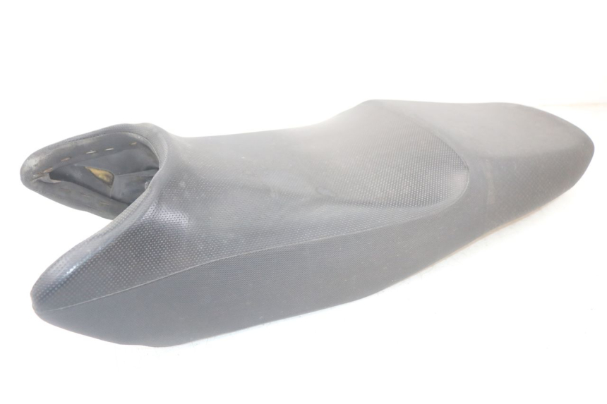 photo de SIEDZENIE SUZUKI GS F 500 (2004 - 2007) - Zbliżenie techniczne