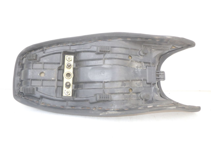 photo de SIEDZENIE SUZUKI GS F 500 (2004 - 2007) - Stan powierzchni