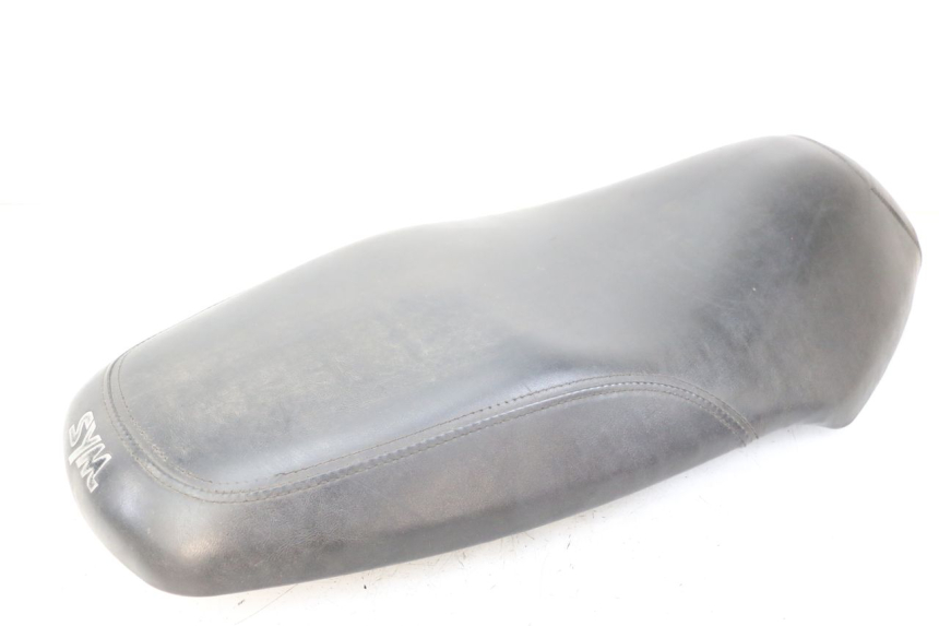 photo de SIEDZENIE SYM ORBIT III 3 4T 50 (2018 - 2021) - Zbliżenie komponentów