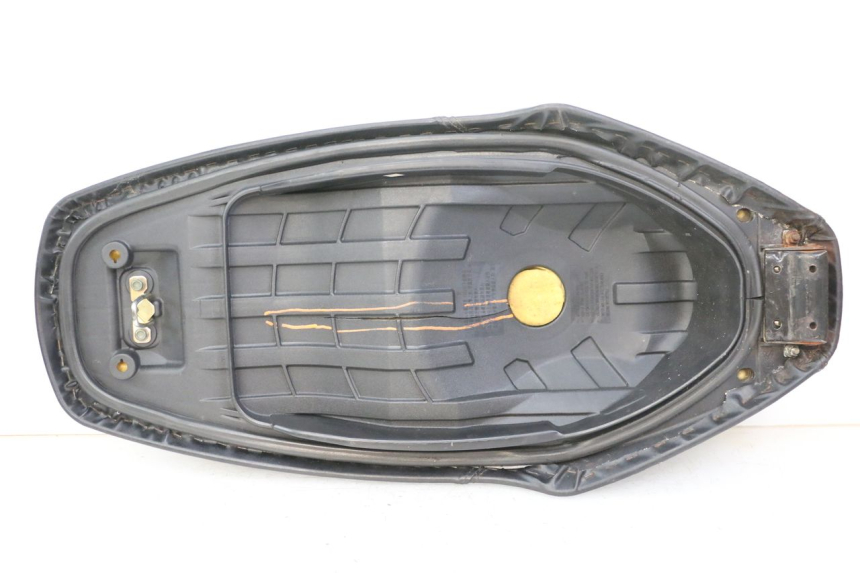 photo de SIEDZENIE SYM ORBIT III 3 4T 50 (2018 - 2021) - Zoom stanu zużycia