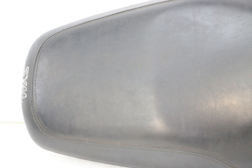 photo de SIEDZENIE SYM ORBIT III 3 4T 50 (2018 - 2021) - Szczegół części