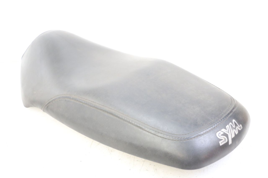 photo de SIEDZENIE SYM ORBIT III 3 4T 50 (2018 - 2021) - Stan powierzchni