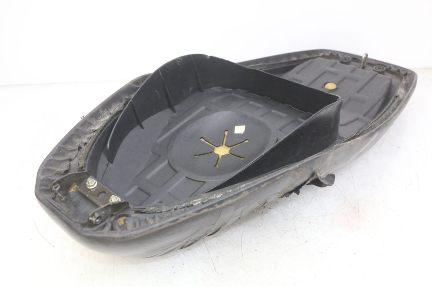 photo de SIEDZENIE SYM SYMPHONY 125 (2009 - 2015) - Szczegół części