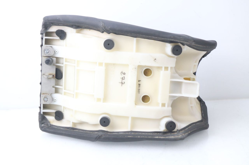 photo de SIEDZENIE YAMAHA TDM ABS 900 (2002 - 2014) - Zbliżenie techniczne