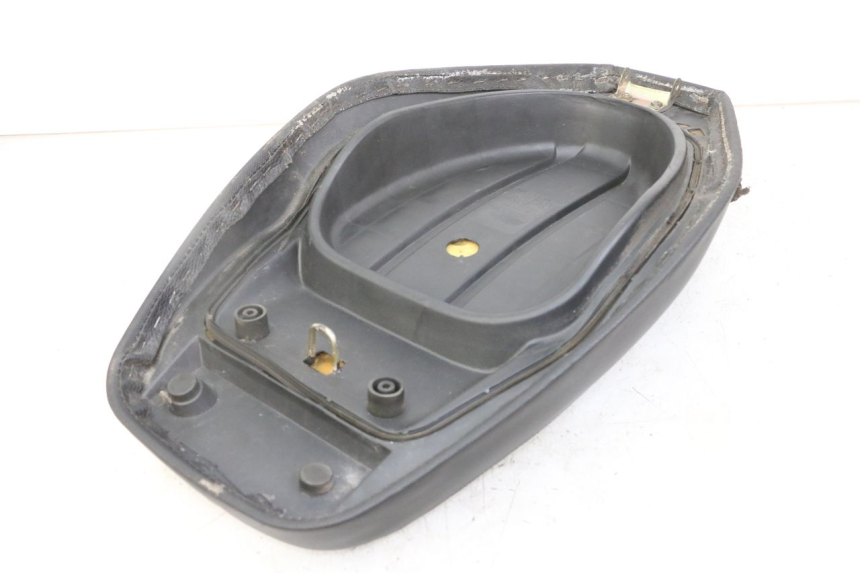 photo de SIEDZENIE TNT MOTOR ROMA 10' 4T 50 (2019 - 2022) - Zbliżenie techniczne