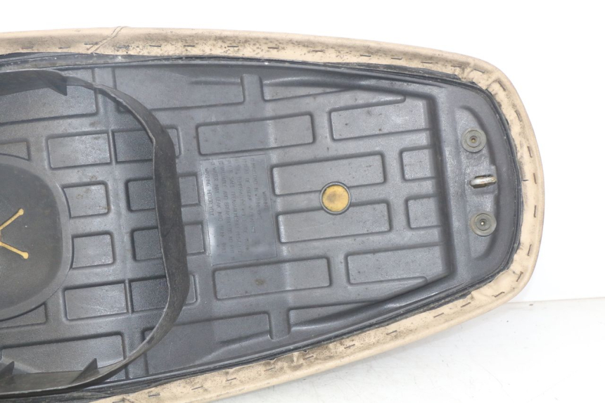 photo de SIEDZENIE PEUGEOT TWEET 4T 50 (2010 - 2014) - Oznaczenia i referencje