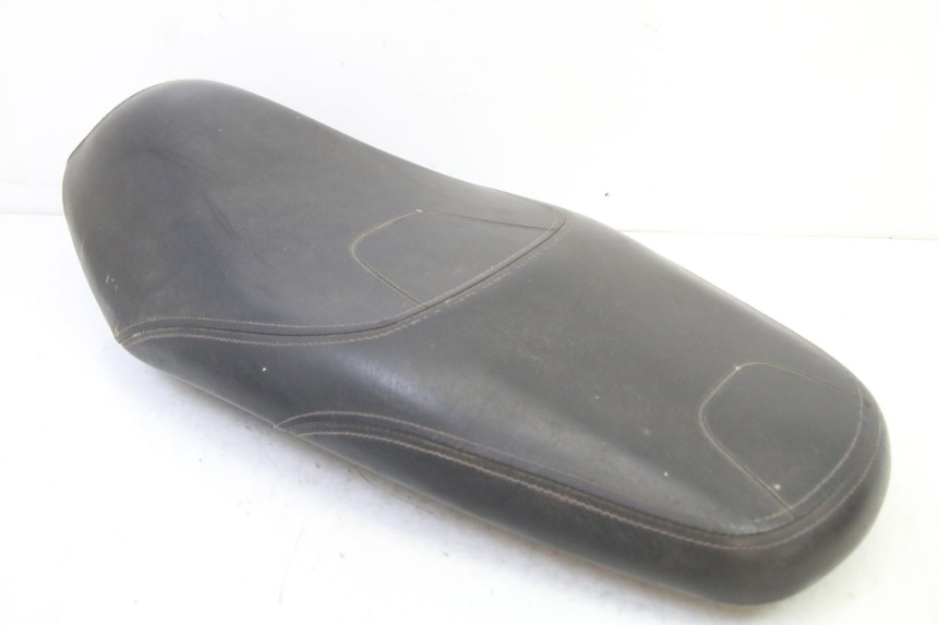 photo de SIEDZENIE PEUGEOT TWEET 4T 50 (2014 - 2019) - Oznaczenia i referencje