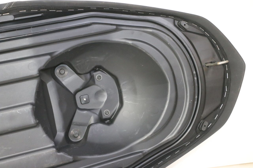 photo de SIEDZENIE YAMAHA XMAX X-MAX 125 (2021 - 2025) - Szczegóły charakterystyczne