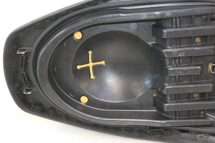 photo de SIEDZENIE YAMAHA XMAX X-MAX 125 (2006 - 2009) - Punkty mocowania