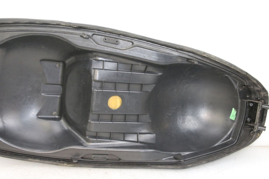 photo de SIEDZENIE PIAGGIO X10 125 (2012 - 2017) - Szczegóły charakterystyczne