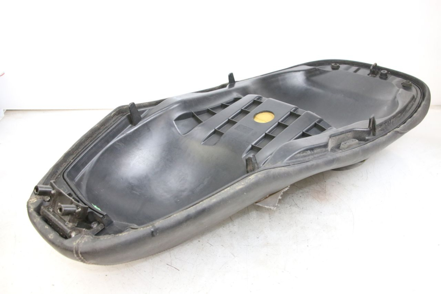 photo de SIEDZENIE PIAGGIO X10 125 (2012 - 2017) - Stan powierzchni