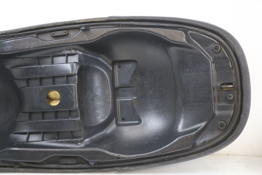 photo de SIEDZENIE PIAGGIO X10 125 (2012 - 2017) - Szczegóły charakterystyczne