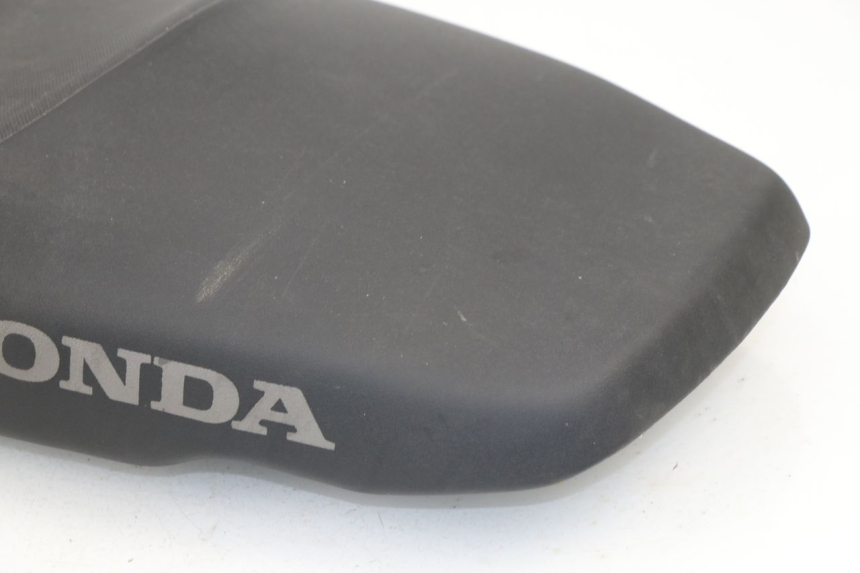 photo de SIEDZENIE HONDA XLV VARADERO 125 (2000 - 2006) - Oznaczenia i referencje