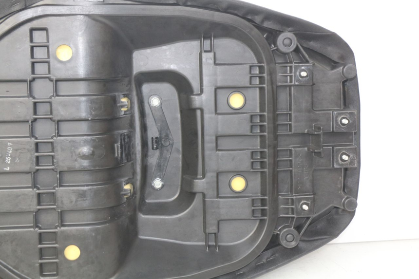 photo de SIEDZENIE YAMAHA XP T-MAX TMAX ABS 530 (2012 - 2015) - Zbliżenie komponentów