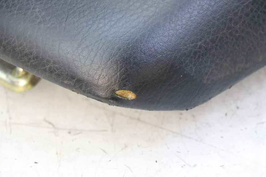 photo de SIEDZENIE YAMAHA FZS FAZER 600 (2001 - 2003) - Struktura - zbliżenie