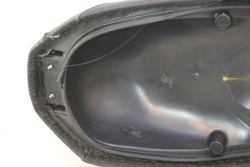 photo de SIEDZENIE YAMAHA YP MAJESTY 125 (2007 - 2010) - Szczegół części
