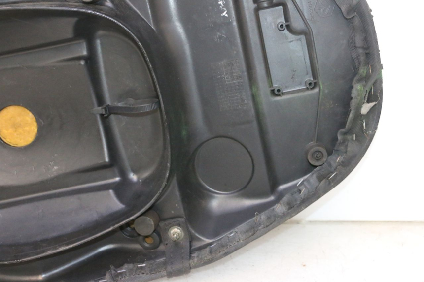 photo de SIEDZENIE PIAGGIO ZIP 2T 50 (2009 - 2019) - Widok profilu