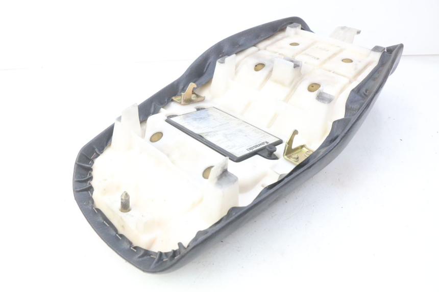 photo de SIEDZENIE KAWASAKI ZZR 600 (1995 - 2004) - Zbliżenie komponentów